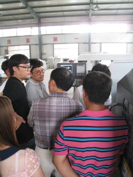 韓國(guó)客戶(hù)來(lái)公司考察，簽訂采購(gòu)合同